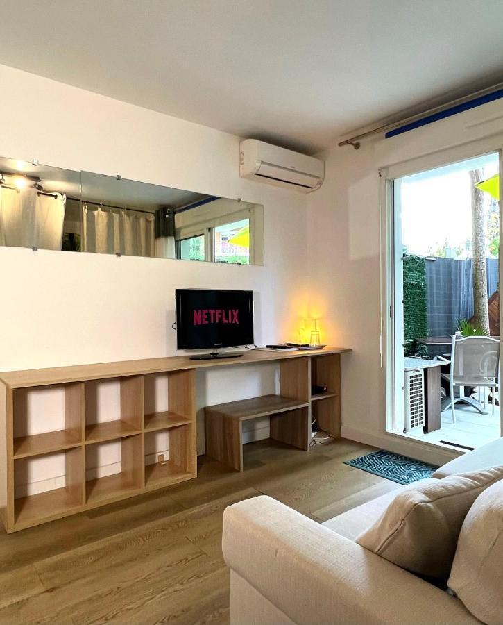 Evasion A Deux, Domaine Prestigieux, Jacuzzi Et Parking Prives, Piscine Appartement
